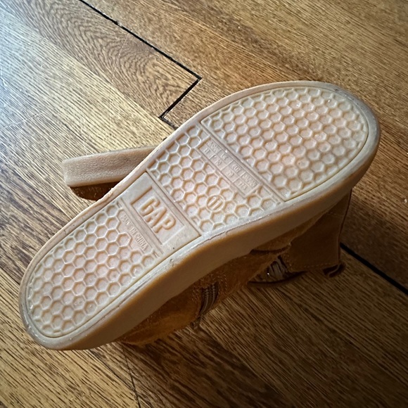 GAP • Chukka Boots • EUC - Picture 4 of 4